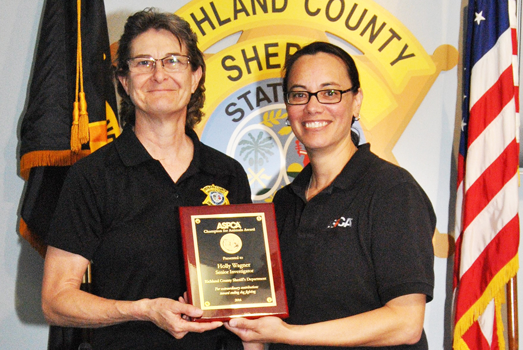 Holly Wagner of the Richland County Sherriff’s Department, left, accepts her award.]